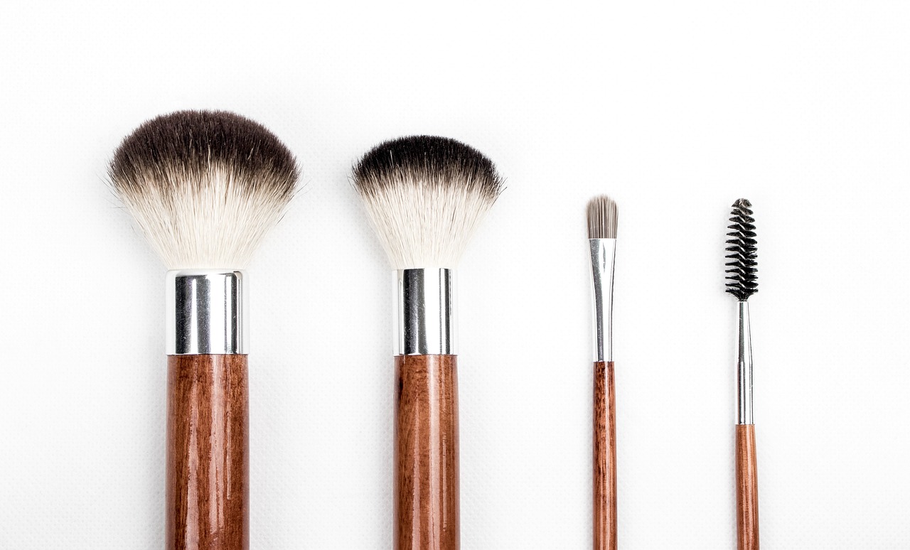 DIY: How to Repurpose a Desk into a Makeup Vanity